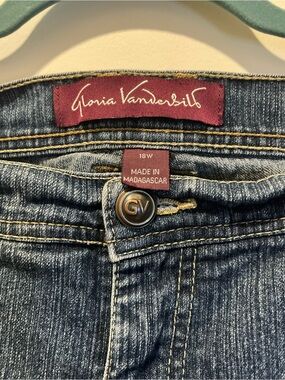 Gloria Vanderbilt “Amanda” Dark Blue Denim Jeans
